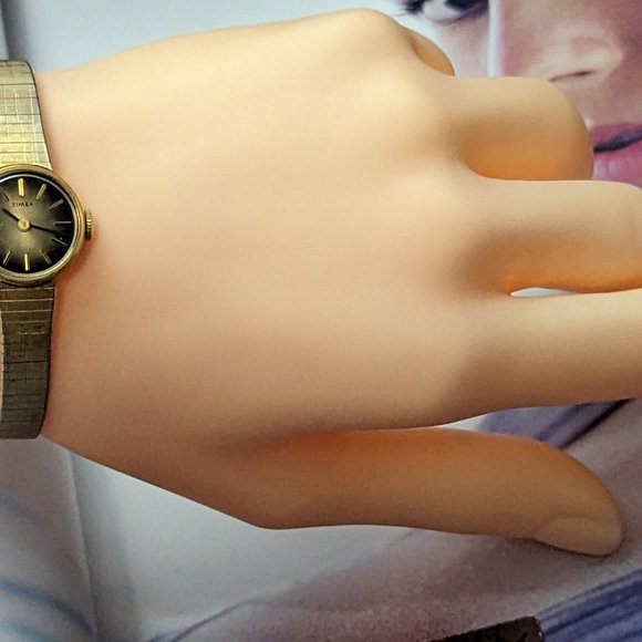Retro Wind up Mechanical Timex Bracelet Wrist Watch Classic and is Working 17 Jw - Picture 6 of 11